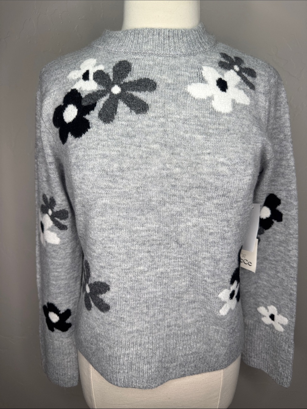 CeCe Groovy Flower Light Gray Crewneck Sweater with Black & White Blooms S/M